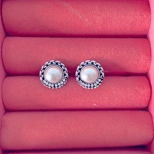 Swarovski women earrings